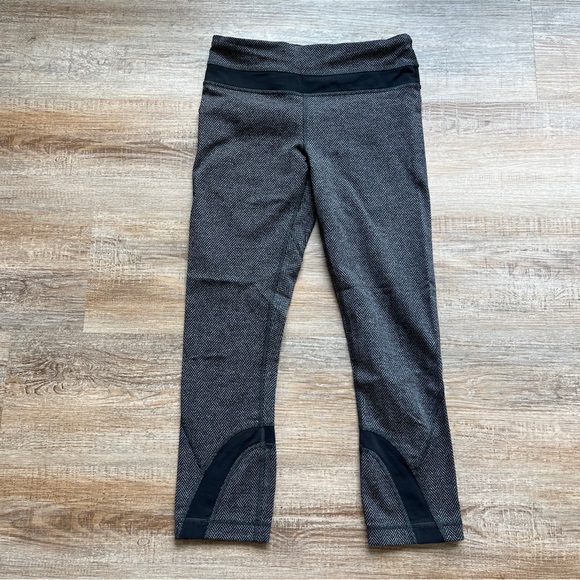 Lululemon Run Inspire Crop Leggings Heathered gray herringbone EUC - Picture 3 of 9